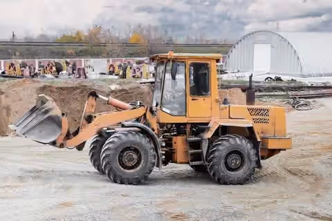 A Comprehensive Guide to Heavy Equipment Used in Construction Projects: Types, Trends, and Applications
